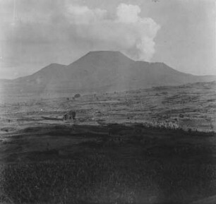 Nyiragongo : Der Vulkan Nyriagongo in der Gruppe der Virunga-Vulkane
