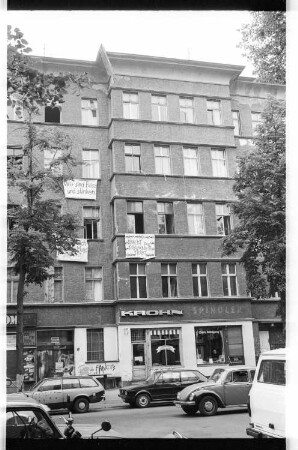 Kleinbildnegative: Besetztes Haus, Maaßenstr. 11- 13, 1982