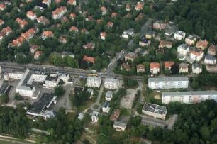 Dresden-Neustadt. Stadtteilansicht mit Gedenkstätte Bautzner Straße Dresden (ehem. Bezirksverwaltung Dresden des Ministeriums für Staatssicherheit/des Amtes für Nationale Sicherheit (MfS/AfNS)) und Wohnbebauung nördlich der Bautzner Straße (zwischen Angelikastraße und Wilhelminenstraße). Luftbild-Schrägaufnahme von Südost