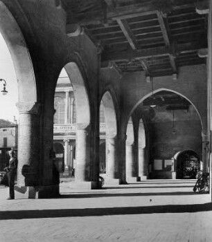 Rimini. Palazzo dell' Arengo (1201/1300). Loggia im Untergeschoss