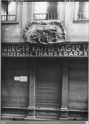 Eingangsbereich und Relief Schnurgasse 60 "Goldene Arche"