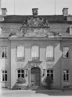 Dahlen, Schloss, Mittelrisalit mit Haupteingang von Westen