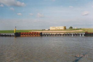 Begonnenes Emssperrwerk bei Gandersum