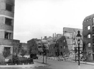 Hamburg-Winterhude. Zerstörte Gebäude Kreuzung Krohnskamp - Gottschedstraße 10 Tage nach den allierten Bombenangriffen der Operation Gomorrha im Juli 1943