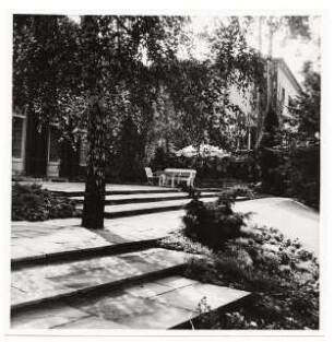 Garten Karl Hanke, Berlin-Grunewald: Blick zur Terrasse