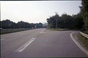 Einfahrt in Kreisel (Freiburg Richtung Basel) von B31a (Freiburg Richtung Umkirch)