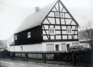 Fachwerkhaus in Zeißholz : Bauwesen - Wohnung, Exterieur. Ort: Ćisow / Zeißholz. Kleinbäuerliches Fachwerkhaus, unterer Teil verputzt, Obergeschoss teilweise verbrettert