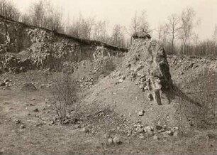 Lausitzer Bergland. Strohmberg bei Weißenberg. Morsche Zone im Deckenbasalt