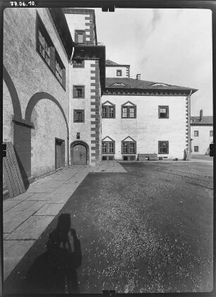 Augustusburg. Schloss (1568-1572; H. Lotter, E. van der Meer). Hofansicht