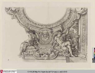 [Pièce avec des ornemens de stuc où l'on remarque à gauche une femme, à droite un homme, l'un et l'autre nuds et assis. Près de l'homme est un enfant qui tient un lis]