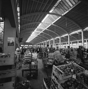 Arbeitsbetrieb in der Karlsruher Markthalle.