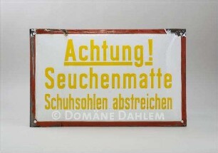 Hinweisschild "Achtung Seuchenmatte ..."