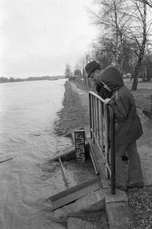 Hochwasser des Rheins mit Pegelstand 7,84 m