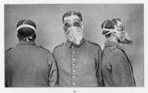 Foto des angelegten neueren Modells des französischen T-N-Mundschutzes mit Schutzbrille ("Masque Tambuté Nouveau") gegen Kampfgas (Druck)