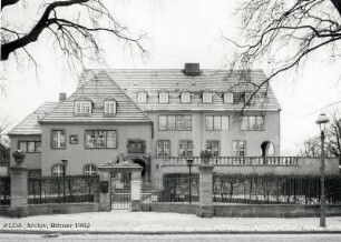 Haus Dr. Huth mit Nebengebäuden; Berlin, Steglitz-Zehlendorf