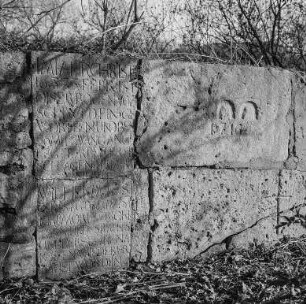 Inschriftsteine der alten Camsdorfer Brücke (1912 abgebrochen)