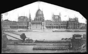 Budapest. Parlament (1896). Donaufront : Budapest. Parlament (1885-1904; Imre Steindl, Eröffnung 1896). Ansicht von Buda über die Donau