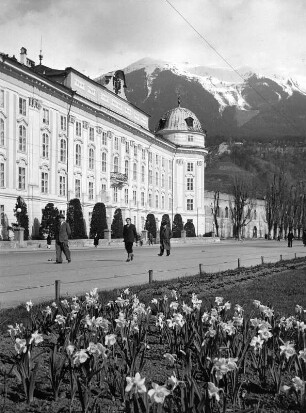 Innsbruck-Altstadt. Hofburg (1765-1766; K. Walter von Pfeilsberg, J. M. Gumpp). Teilansicht