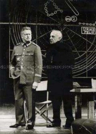 Szenenfoto aus Rolf Hochhuths Theaterstück "Soldaten"