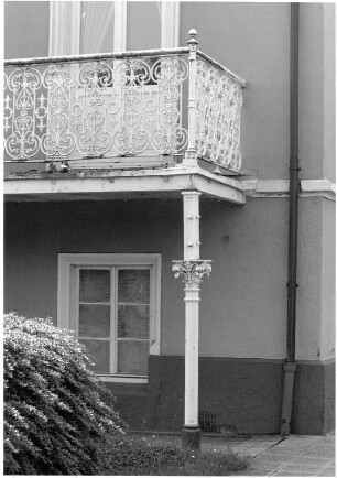 Villa und Nebengebäude; Bad Homburg, Kaiser-Friedrich-Promenade 67