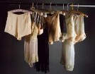Unterhosen, Bodysuits und Büstenhalter (Archivtitel)