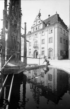 Rottenburg: Markt und Brunnen vor dem Rathaus