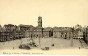 Der Place Ducale mit Rathaus in Charleville