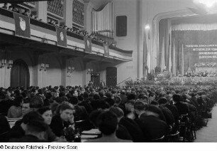 Publikum des Kongreßes des Jungen Brigadiers