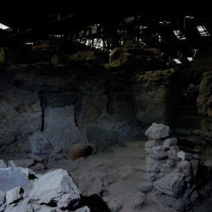 Thera = Santorini, Akrotiri, In den Marinatos-Grabungen. Im Souterrain einer spätbronzezeitlichen Stadtanlage