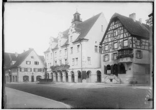 Rathausplatz Sigmaringen mit Haus Hoflieferant Otto Stehle, Rathaus, Rathausbrunnen, Hofapotheke