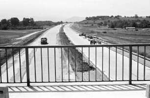 Freiburg-Nord: Autobahn vor der Fertigstellung von der Zubringerbrücke nach Süden