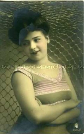 Frau im Badeanzug