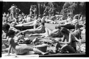 Kleinbildnegativ: Strandbad Halensee, 1975