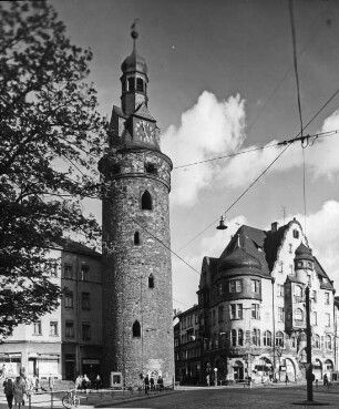 Halle (Saale), sog. Leipziger Turmdas oberste Geschoss 1573 für Kanonstände aufgesetzt