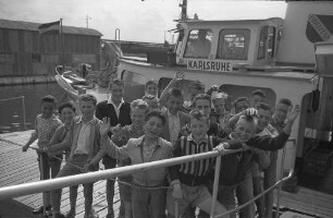 Schifffahrt der Grötzinger Schülerlotsen auf dem städtischen Motorboot "Friedrich Töpper".