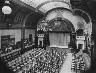 Festsaal mit Bühne
