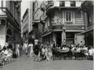 Straßencafe auf der Piazza della Reforma in Lugano