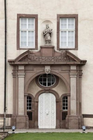 Portal am Konventsgebäude