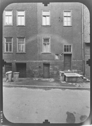 Schmalkalden, Leere Tasche. Wohnhaus. Straßenfront (Teilansicht)