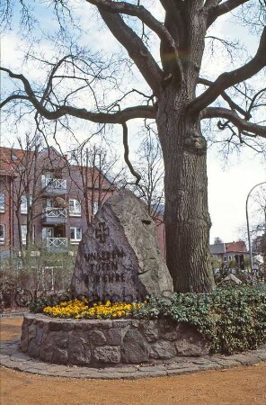 Ehrenmal mit Friedenseiche