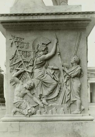 Denkmal Gerhard von Scharnhorst. Athene führt zwei Jünglinge zum Kampf