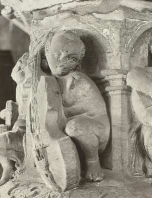 Musizierender Knabe : Musizierender Knabe (um 1600; Michael Schwenke). Figur am Taufstein der Stadtkirche Lauenstein