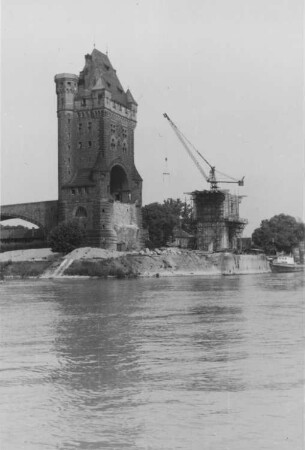 Aufbau der Nibelungenbrücke Worms/Rhein