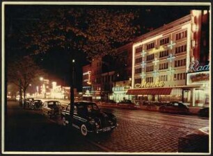 Hamburg, St. Pauli : Hamburg-St. Pauli. Reeperbahn mit Hotel Bavaria und Cafe Menke, Nachtaufnahme