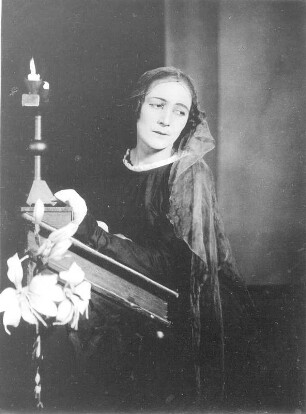 Lucifer. Drama von Eduard Stucken. Staatsschauspiel Dresden, Uraufführung 29.1.1925 : Marion Regler als Dahüt