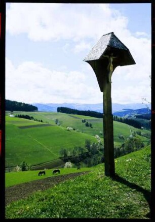 St. Märgen: Kruzifix an der Straße