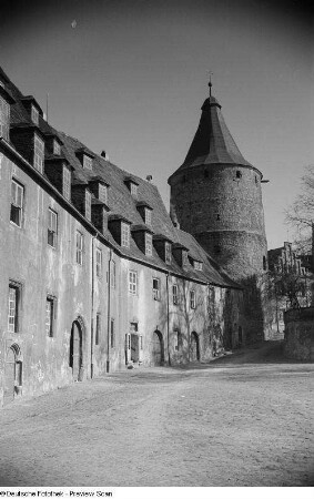 Blick auf die Junkerei und den Bergfried ("Flasche")