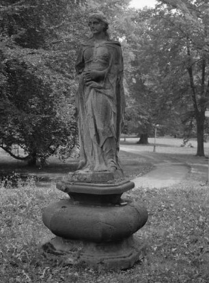 Statue einer weiblichen Person