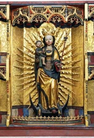 Spätgotische Retabel mit Strahlenkranz-Madonna — Strahlenkranz-Madonna auf Mondsichel
