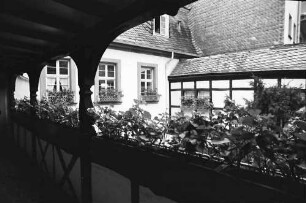 Trier: Hof mit Quergebäude